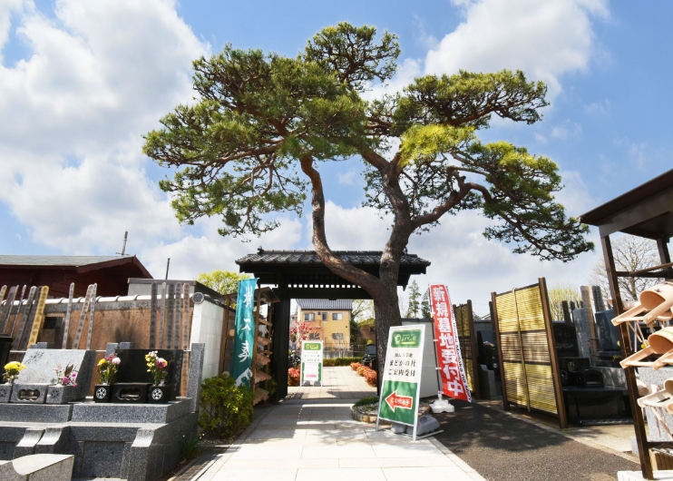 銘板にお名前を彫刻できます