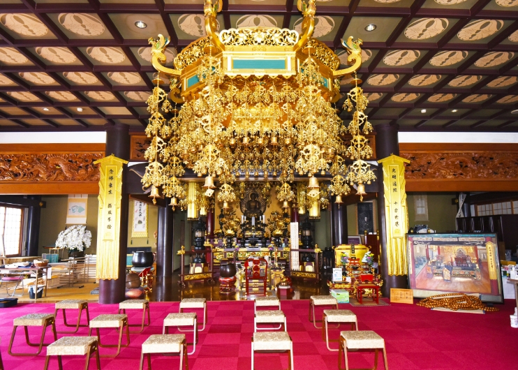 銘板にお名前を彫刻できます